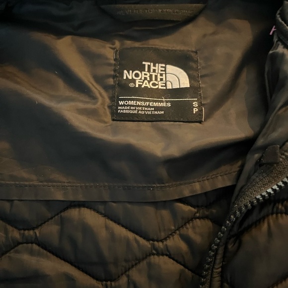 North Face Down Black Quilted Hooded Jacket - Picture 2 of 3